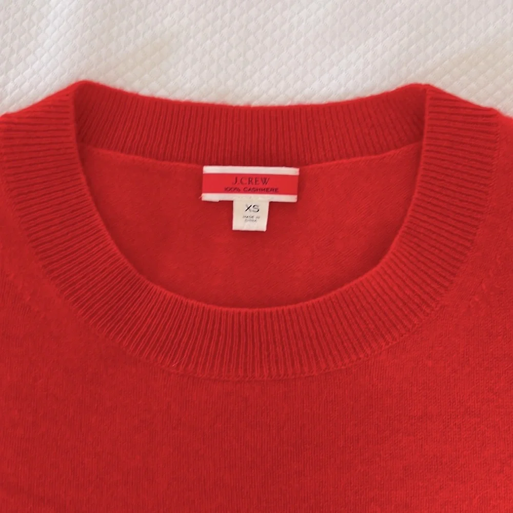 J Crew Red 100% Cashmere Crew Neck sweater XS side slits, long sleeve